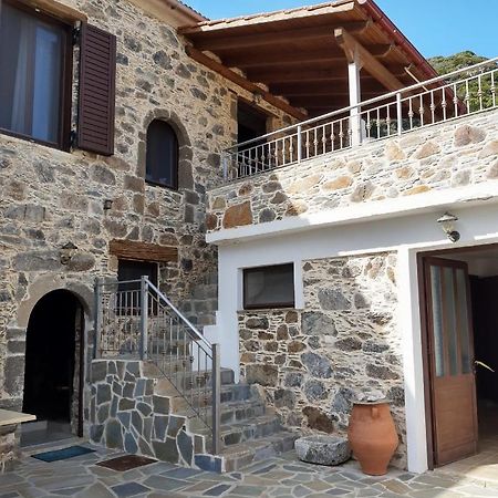 Grandma Agatha & Virginia'S Stonehouse Apartment Kefalion Luaran gambar