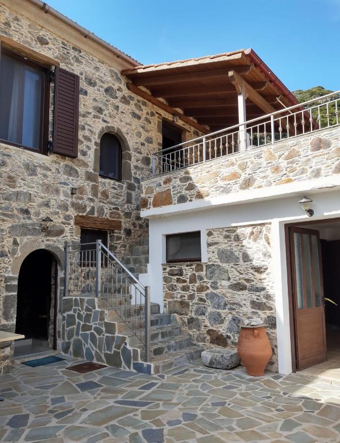 Grandma Agatha & Virginia'S Stonehouse Apartment Kefalion Luaran gambar