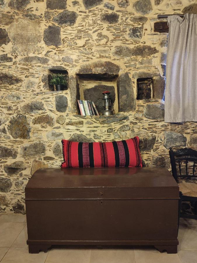 Grandma Agatha & Virginia'S Stonehouse Apartment Kefalion Luaran gambar