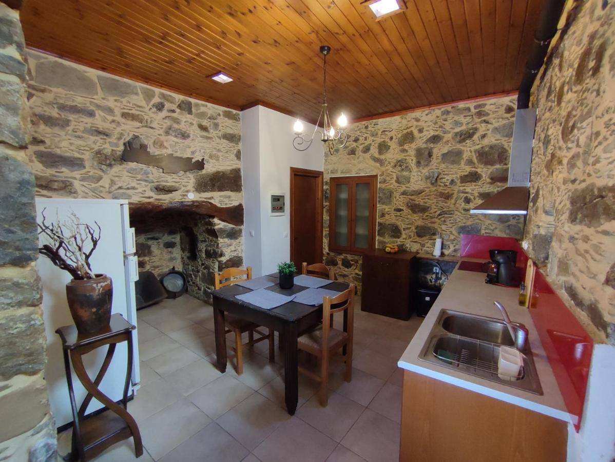 Grandma Agatha & Virginia'S Stonehouse Apartment Kefalion Luaran gambar