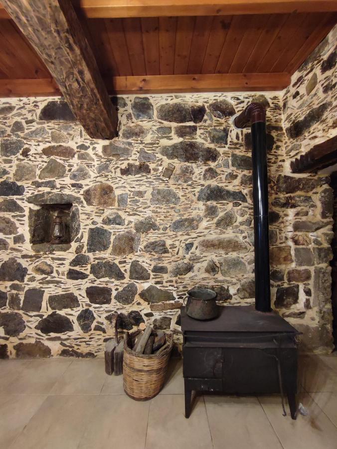 Grandma Agatha & Virginia'S Stonehouse Apartment Kefalion Luaran gambar