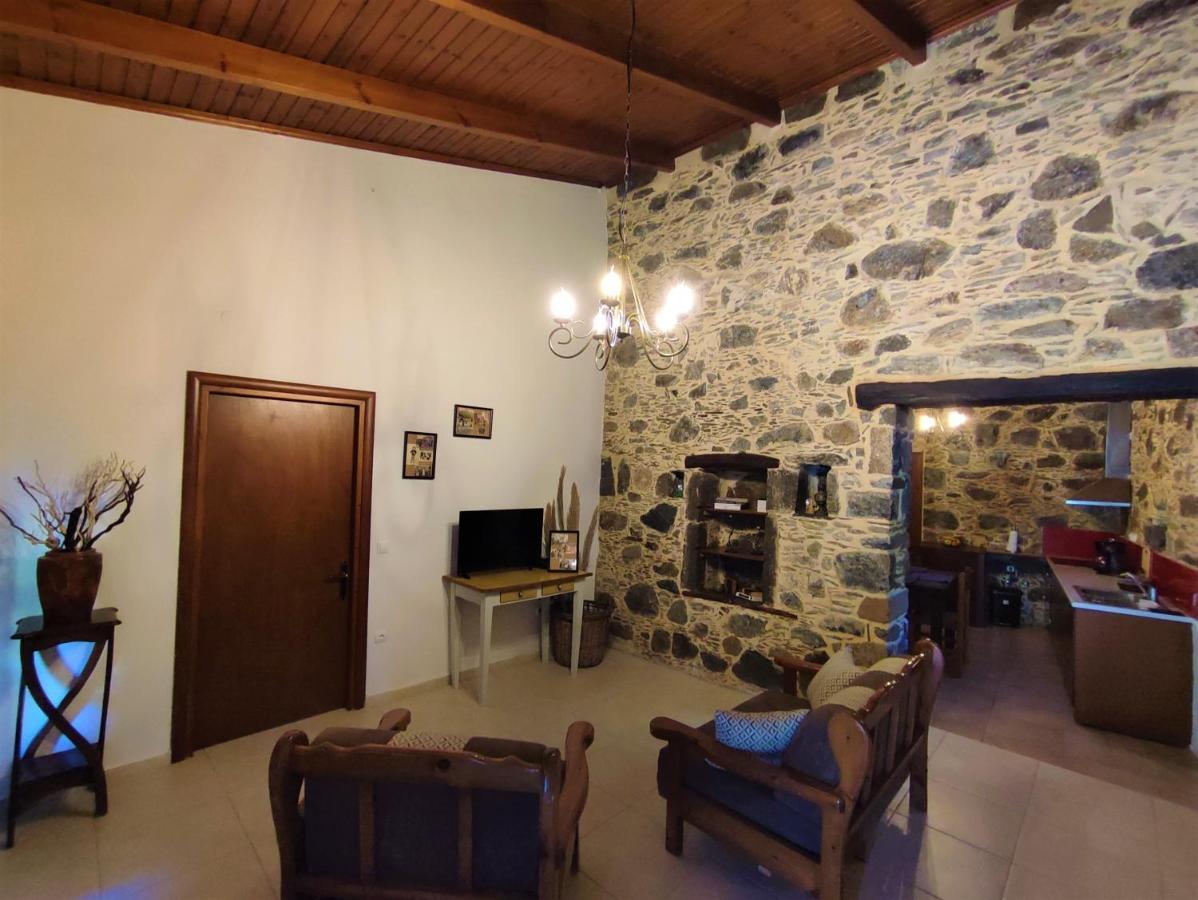 Grandma Agatha & Virginia'S Stonehouse Apartment Kefalion Luaran gambar