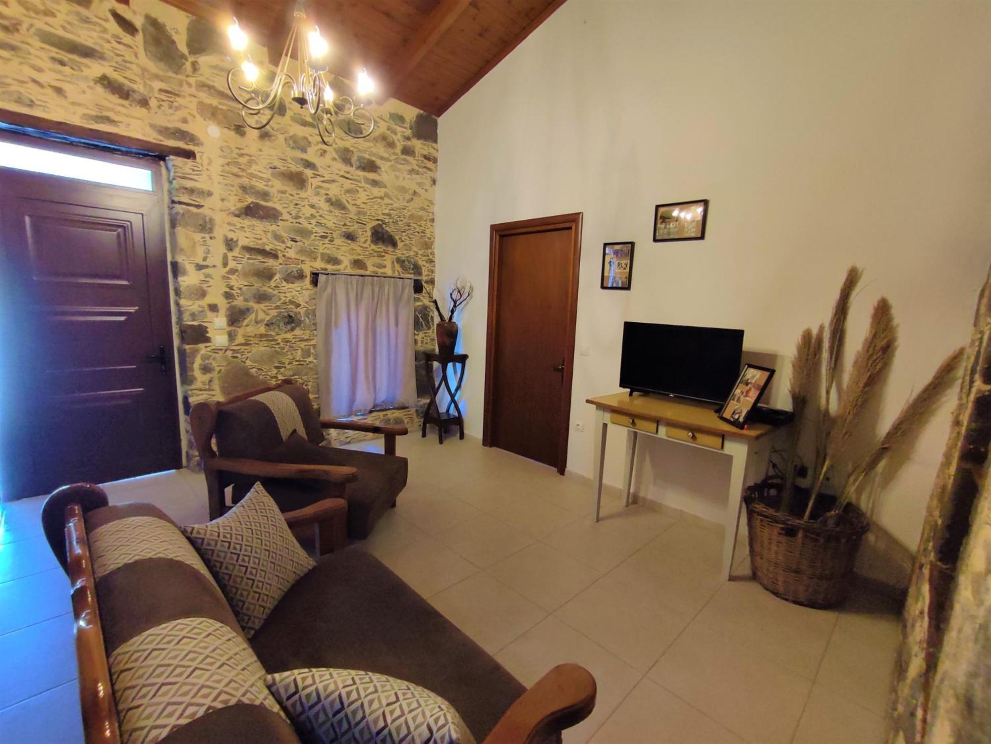 Grandma Agatha & Virginia'S Stonehouse Apartment Kefalion Bilik gambar