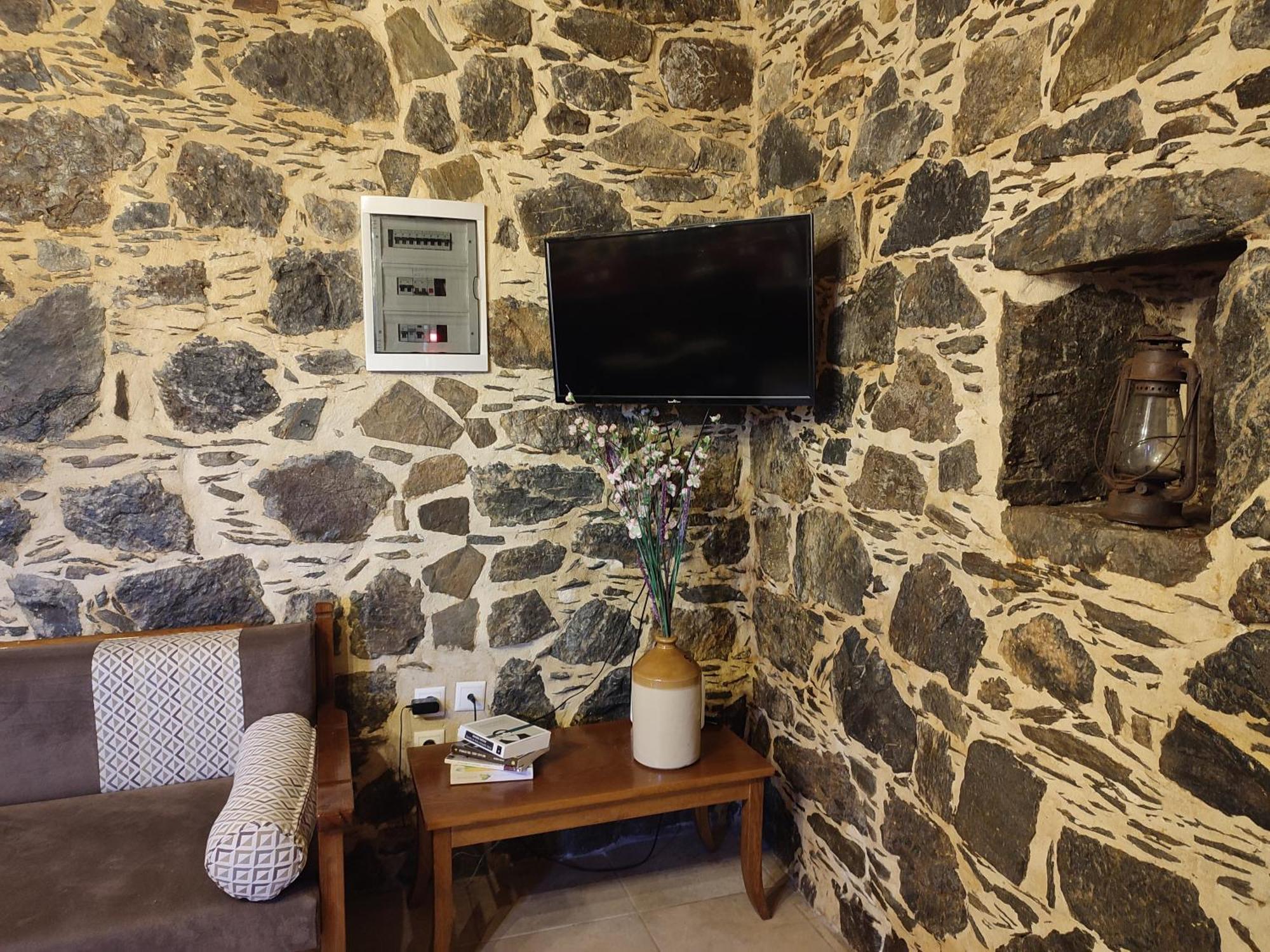 Grandma Agatha & Virginia'S Stonehouse Apartment Kefalion Bilik gambar